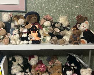 Lots of plush Boyd’s bears 