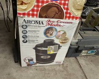 Ice cream maker 