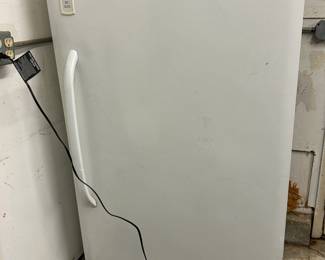 Upright freezer 