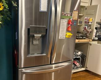 Newer LG French door fridge 