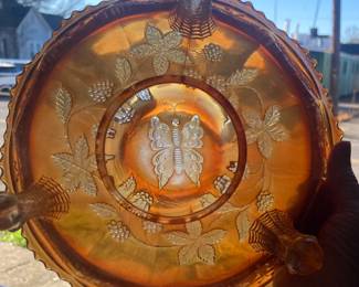 Underside showing three feet