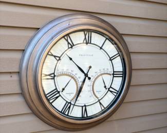 Outdoor wall clock