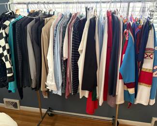 Men's clothing: Suits, long-sleeved shirts, jackets and sports jerseys