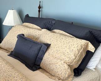 Another view of the Queen bed