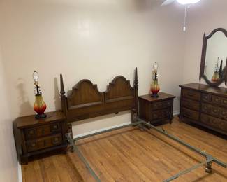 Mid century Broyhill bedroom set