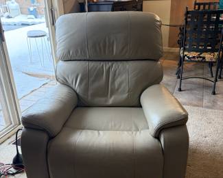 BarkaLounge Leather electric recliner