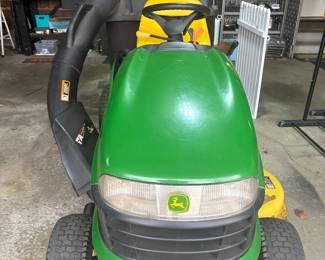 John Deere 125 series with Bagger