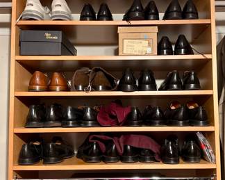 Men’s 13AA Shoes.  Great Condition! 