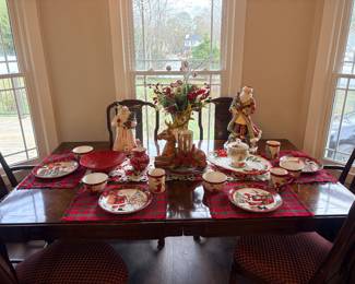 Large dinning table and chairs 
Christmas dishes 