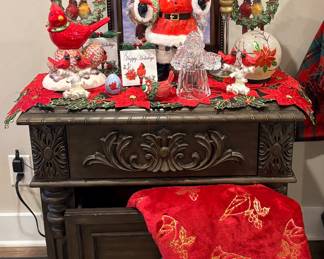 Beautiful Cardinal Christmas decorations 