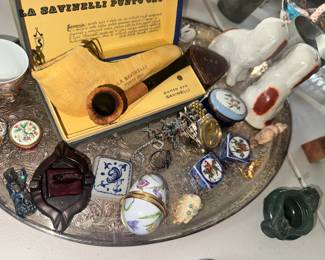 more Foo doggies + little trinket boxes as well as La Savinelli Punto Pro tobacco pipe