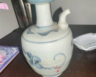 Porcelain water pourer