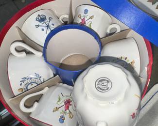 St Armand pottery factory France "J" logo