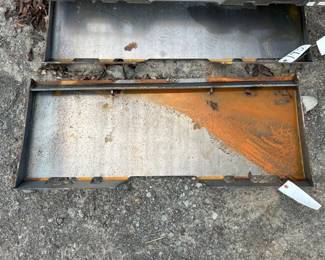 UNUSED SKID STEER MOUNT PLATE