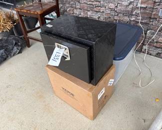 2 SMALL TRUCK TOOL BOXES