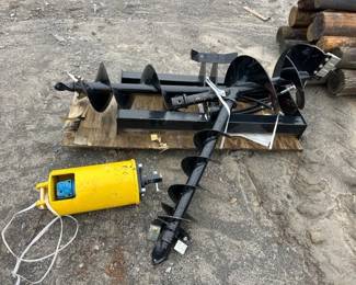 SKID STEER AUGER WITH THREE BITS