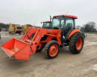 KUBOTA M7040 4X4 TRACTOR AND LOADER