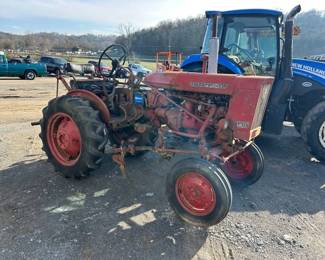 INTERNATIONAL FARMALL 140 TRACTOR