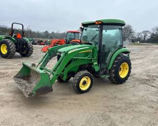 JOHN DEERE 3320 4X4 TRACTOR AND LOADER