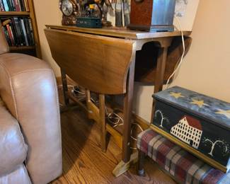 Vintage drop leaf side table. 
