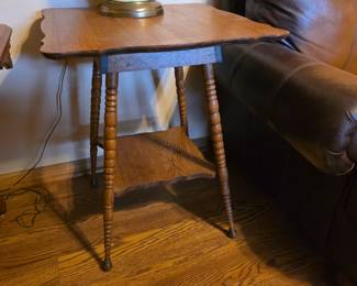 Early 1900s Victorian Tiger Oak Side End Center Table