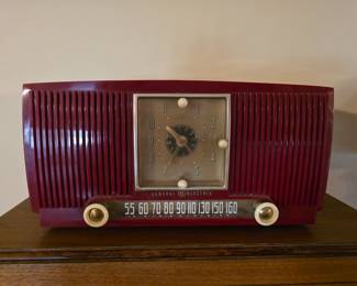  (GE) AM clock radio, Model 548PH, produced around 1954. Working condition! Looks amazing!