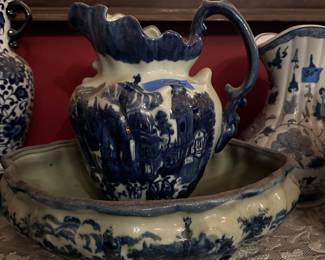 Bowl and pitcher set