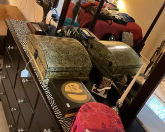 DRESSER AND MIRROR