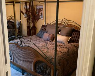 WROUGHT IRON KINGSIZE CANOPY BED