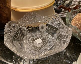 CUT GLASSBOWL