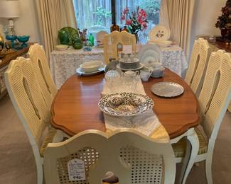 French Provincial Dining Table/Chairs 