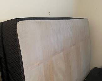 Magnussen full size platform bed matress