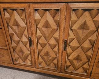 Diamond front dresser