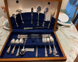 Rogers "Remembrance" silverplate flatware in case