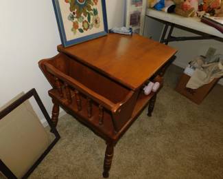 VINTAGE ETHAN ALLEN ROCK MAPLE DOUGH BOX END TABLE