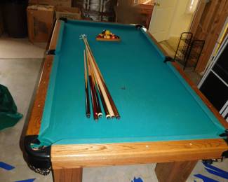 OAK REGULATION POOL TABLE WITH ACCESSORIES