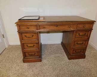 VINTAGE KNEE HOLE DESK