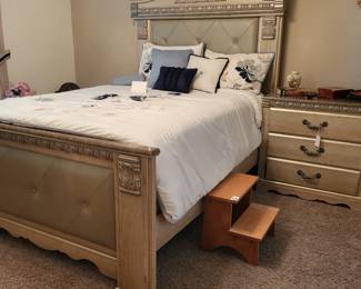 Queen Bed
Ashley Furniture
Sealy Posturepedic Mattress