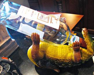 Alligator Bottle Holder