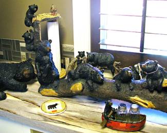 Black Forest Decor Paper towel Holder - Figures - Salt & Pepper