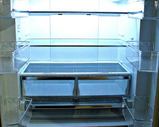 Black Fingerprint-Resistant, Finish French Door Refrigerator / Bottom Freezer Drawer