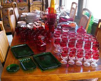 Drexel  Heritage Dinning Table with 8 Chairs / 2 Leaf's with Table Protective Cloth Cover.