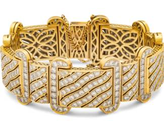 Lot 7
18K Yellow Gold and Pave Diamond Bracelet L 7" Depth 0.8" 72 g 1 PC