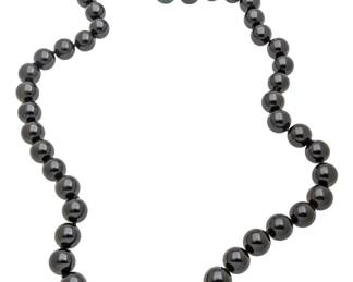 Lot 71
Lady's Black Onyx Bead and Malachite Necklace 20th Cen., L 32" 336 g