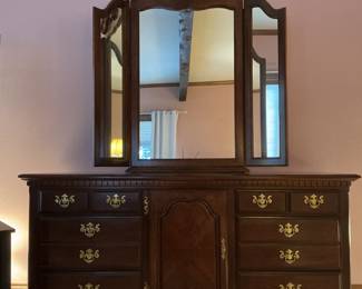 Dresser/ Mirror