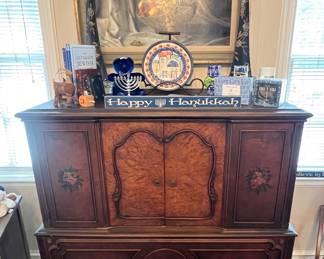 Antique Chest of Drawers 