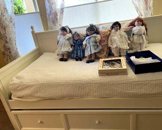 Trundle bed and dolls