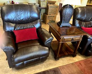 Lazy Boy recliners and sixed table