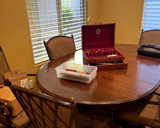 Dining room table with 6 chairs