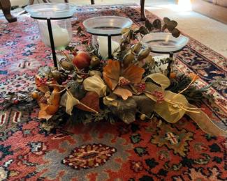 REALLY NICE RUGS & DECORATIONS